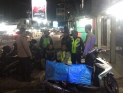 Ngobrol Mas Bareng Pengemudi Ojeg Malam, Personil Polsek Cikijing Sampaikan Himbauan Kamtibmas.