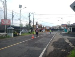 Polisi Ada Dimana-mana, Demi Kelancaran Pengguna Jalan, Ps. Panit Samapta III Polsek Cikijing Lakukan Gatur Lalin.