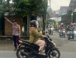 Gatur Pagi , Polisi di Palasah Berikan Pelayanan Prima Terhadap Masyarakat Sebagai Wujud Polisi Ada Dimana mana