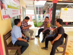 Jelang Pilkades, Bhabinkamtibmas Lakukan Blusukan di Wilayah Binaannya