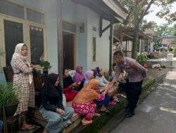 Polri Selalu Hadir Ditengah Masyarakat, Bhabinkamtibmas Polsek Sukahaji Sambangi Warga dan Dengarkan Curhat