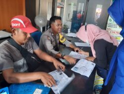 Polisi Blusukan Bhabinkamtibmas Polsek Sindangwangi Desa Ujungberung Sambangi Warga di Desa Binaanya