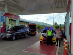 Polisi Ada Dimana-mana, Personil Polsek Cikijing Berikan Himbauan Kamtibmas Kepada Security SPBU.