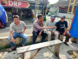 Jelang Pilkades, Bhabinkamtibmas Polsek Panyingkiran Blusukan Sambangi Warga