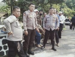 Polisi ada dimana – mana, Bhabinkamtibmas Polsek Sindangwangi Pengamanan Kampanye Calon Kades Lengkong Wetan