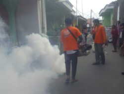 Exco Kec.Tambun Utara Partai Buruh Fogging Ratusan Rumah Warga di Desa Karang Satria Kabupaten Bekasi