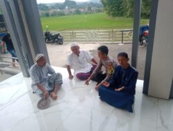 Patepang Sono Sareng Ulama, Bhabinkamtibmas Polsek Cikijing Silaturahmi Dengan Tokoh Agama.