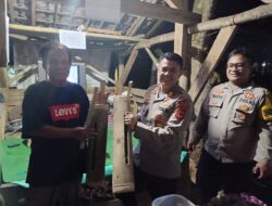 Sambangi Pos Kamling, Kapolsek Sukahaji Berikan Bantuan Senter dan Kentongan Serta Ajak Warga Jaga Kamtibmas