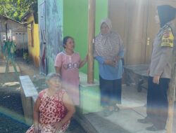 Sambangi Ibu-Ibu di Wilayah Binaan, Polwan Bhabinkamtibmas Sampaikan Pesan Kamtibmas