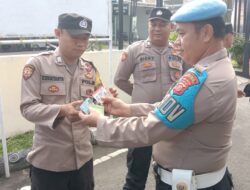 Usai Apel Pagi, Kapolsek Cikijing Lakukan Pemeriksaan Sikap Tampang Dan Kelengkapan Personil.