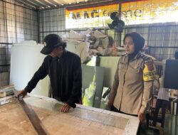 Dukung UMKM,Polwan Bhabinkamtibmas Sambangi Pengrajin Kaca