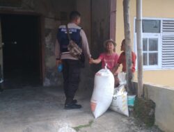 Polisi Blusukan, Bhabinkamtibmas Desa Sangkanhurip Berikan Imbauan Kamtibmas Kepada Warga Desa Binaan