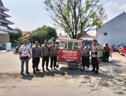Polres Majalengka Sediakan Gerobak Senyum Untuk Jamaah Sholat Jumat di Masjid Al- Munawaroh Kertajati