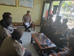 Kapolsek Sukahaji Berikan Arahan kepada Petugas Pam TPS Pilkades Serentak