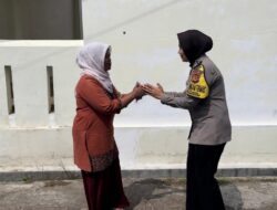 Lewat Sambang,Polwan Bhabinkamtibmas Polsek Panyingkiran Polres Majalengka Ajak Warga Wujudkan Kamtibmas Kondusif.