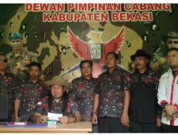 Ormas GRIB Jaya Kab. Bekasi, Berikan SK Mandat Kepada 5 Pengurus PAC