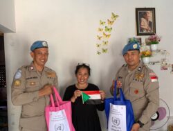 Peduli TKW Dari Sudan, Polisi di Majalengka Terenyuh Kunjungi Ibu NS Berikan Bansos
