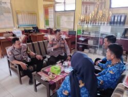 Blusukan Ke Sekolah, Personil Polsek Cikijing Sampaikan Imbauan Kepada Guru SD.