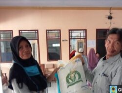 Progam Bantuan Pangan Nasional Tahun 2023, Pemdes Parakan Bersama PT POS Indonesia, Bagikan Bantuan Beras