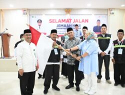 Komisi VIII Lepas 388 Calon Jamaah Haji Kloter 2 Embarkasi Makassar