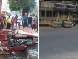 Oleng, Truk Kontainer Terguling dan Timpa Angkot di Bekasi
