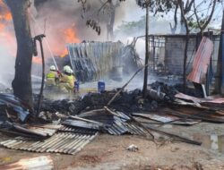 Kebakaran Terjadi di Lokasi Pengepul Barang Bekas, Pemadaman 5 Jam