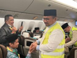 Lepas Kloter Haji Pertama, Menag: Jemaah Jangan Sungkan Tanya ke Petugas