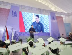 Hadir di Wisuda SMP Al Izhar Pondok Labu, Menpora Dito Motivasi Agar Seluruh Siswa Terus Kembangkan Kreativitas