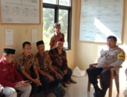 Ngobrol Mas, Bhabinkamtibmas Polsek Palasah Bersama Warga Desa Karamat