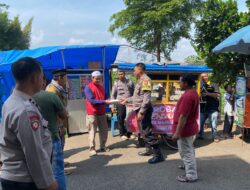 “Gerobak Senyum” Jum’at Berkah Berbagi Bersama Polsek Cikijing.