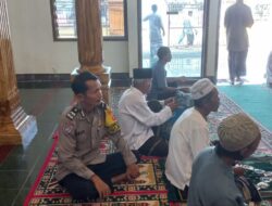 Memakmurkan Tempat Ibadah, Tingkatkan Silaturahmi Bhabinkamtibmas Polsek Kertajati Laksanakan Dzuhur Berjamaah