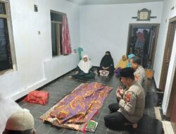 Peduli Kemanusiaan, Kapolsek Sukahaji Bersama Anggota Takziah Ke Rumah Warga Yang Meninggal Dunia