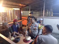 Melalui Kegiatan Ngobrol Mas, Polisi di Majalengka Sambangi Warga Yang Sedang Berkumpul