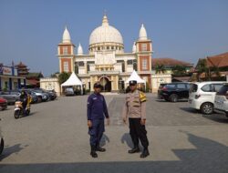 Polisi Blusukan Sambangi Petugas Jaga Sekolah Arrahmat Sembari Berikan Imbauan Kamtibmas