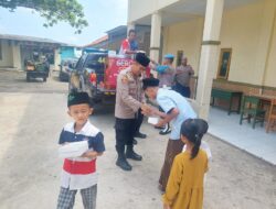 Gerobak Senyum Polsek Sukahaji Kembali Bagikan Paket Makanan Gratis Kepada Santri Ponpes Moderen Al Azhar