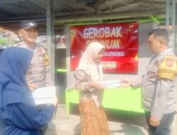 Gerobak Senyum Polres Majalengka Bagikan Makanan Kepada Santriwati dan Warga