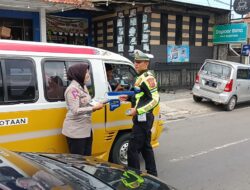 Jum’at Berbagi, Polisi di Majalengka Bagikan Bansos Kepada Masyarakat