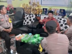 Polisi di Maja Silaturrahmi Dengan Kepala Sekolah SMP