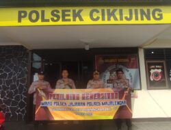 Jelang HUT Bhayangkara Ke-77, Tim Penilai Kebersihan Mako Dari Polres Majalengka Melakukan Evaluasi Menyeluruh Di Mako Polsek Cikijing.