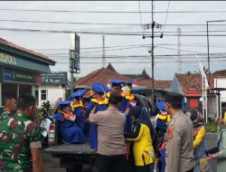 Sinergitas TNI-Polri Di Cikijing Melaksanakan Pengawalan Pawai Wisuda TK Al-Mufti.