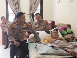 Dalam Rangka HUT Bhayangkara ke 77, Kapolres Majalengka Jenguk Anggota Yang Sakit Dan Berikan Motivasi