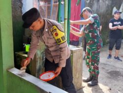 Sinergitas TNI-Polri di Majalengka dan Masyarakat Kerja Bakti di Mushala