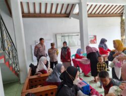 “Blusukan” Peduli Kesehatan Balita Dan Ibu Hamil, Personil Polsek Cikijing Monitoring Posyandu.