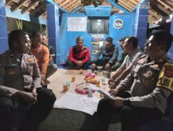 Sambangi Pos Kamling, Patroli Malam Polsek Sukahaji Sampaikan Pesan Kamtibmas