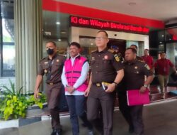 Sakit Maag, Johnny G Plate Batal Jalani Pemeriksaan Kejagung