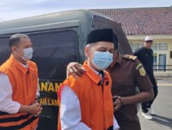 KPK Eksekusi Eks Rektor Unila Karomani ke Lapas Kelas 1 Bandar Lampung