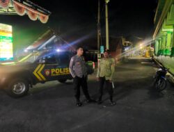 Bhabinkamtibmas Polsek Cikijing Ajak Petugas Linmas Tingkatkan Keamanan Di Desa Binaan.