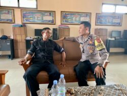 Anggota Polri di Jatitujuh Melaksanakan Dialogis Dengan Masyarakat