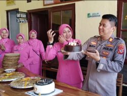 Ulang Tahun ke- 47, Kapolsek Sukahaji AKP Rudy Djunardi Mendapat Surprise Dari Anggotanya