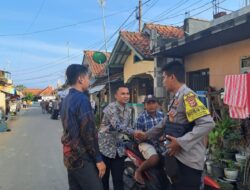 Bhabinkamtibmas Polsek Panyingkiran Sambangi Warga Yang Sedang Berkumpul dan Sampaikan Imbauan Kamtibmas